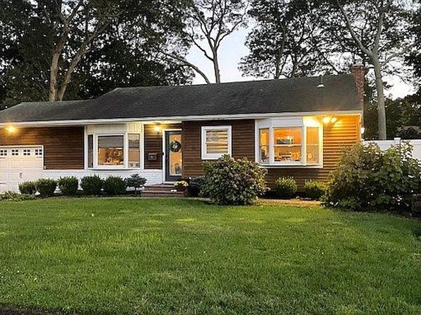 32 Holly Dr