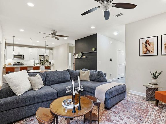 4th image of 707A Cypress Dr