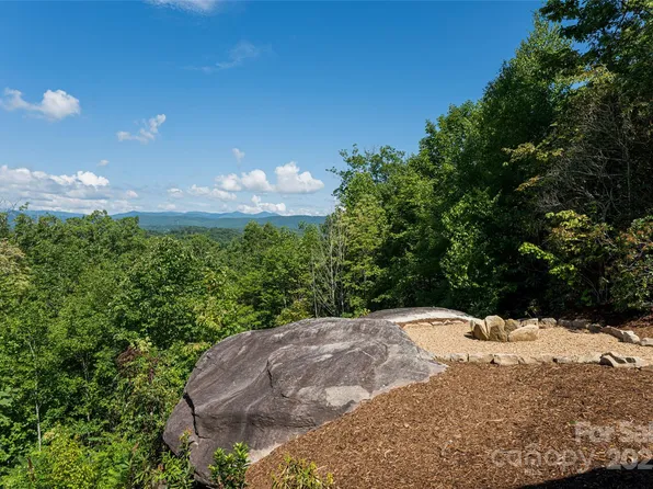 129 Parkway View Dr, Hendersonville, NC 28739
