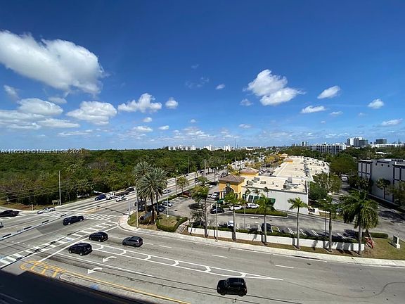 4th image of 13499 Biscayne Blvd APT 707