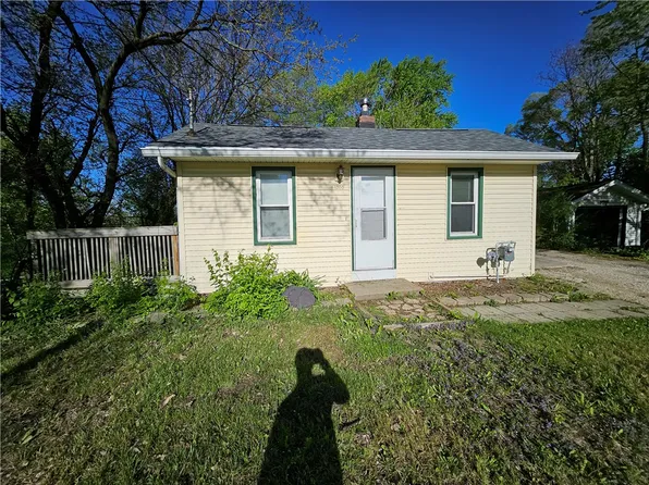 1200 E 36th Ct, Des Moines, IA 50317