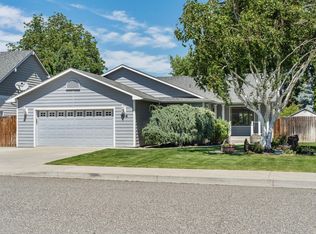704 W 18th Ct, Kennewick, WA 99337
