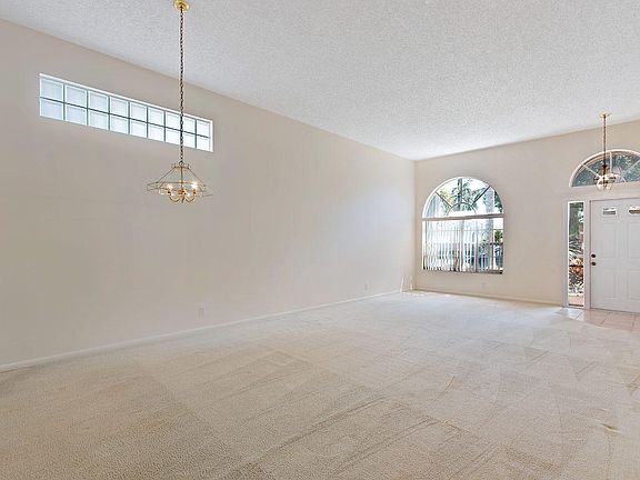 4th image of 115 Rosewood Ln