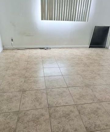 5th image of 1121 W Fay Ln