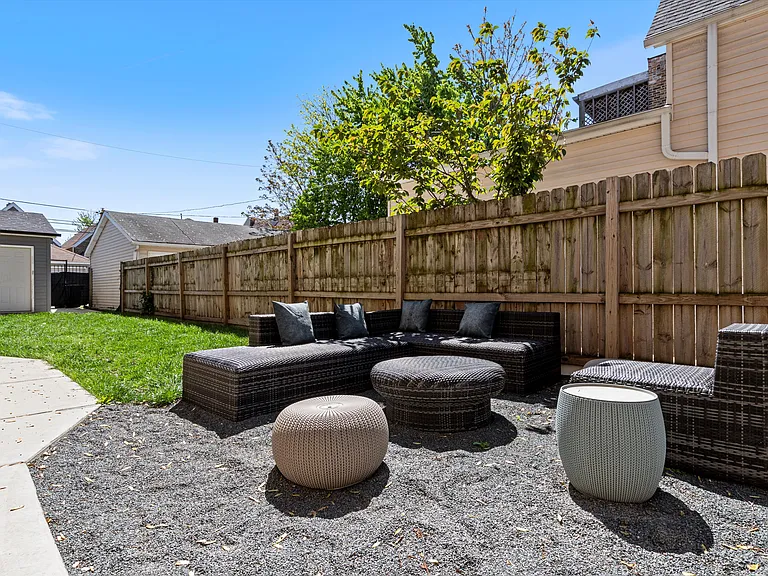 2833 N Whipple St #1R — Photo 18