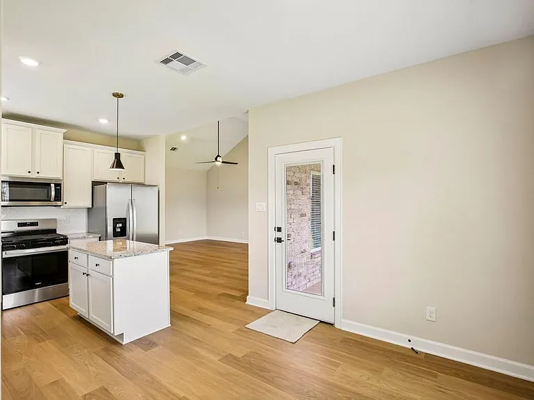 3085 Sorrento Hill Dr — Photo 7