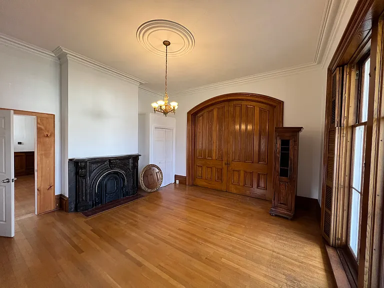 819 Main St #D — Photo 2