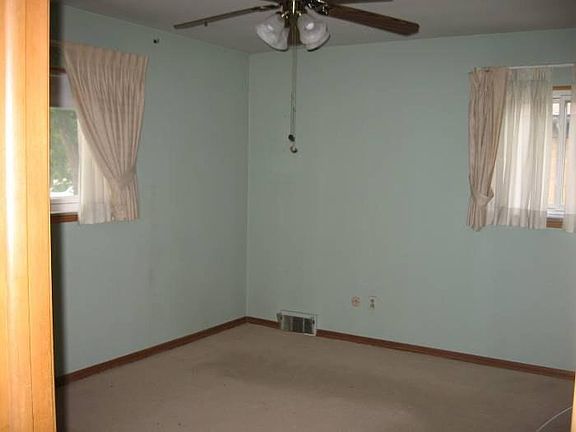 4th image of 15160 Park St