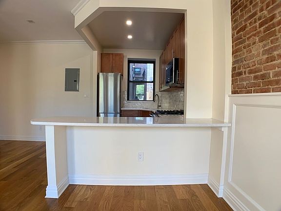 3rd image of 151 E 81st St #6DD