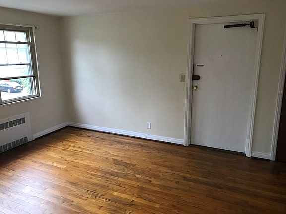 2nd image of 2726 Elmwood Ave APT 2