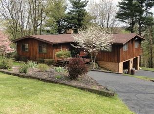 359 Annapolis Dr, New Cumberland, WV