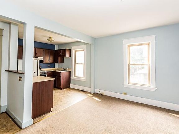4th image of 234 E Brady St #2