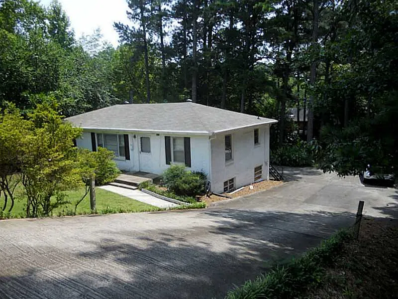 3 bed, 1.0 bath, 1200 sqft, $895 — Photo 4