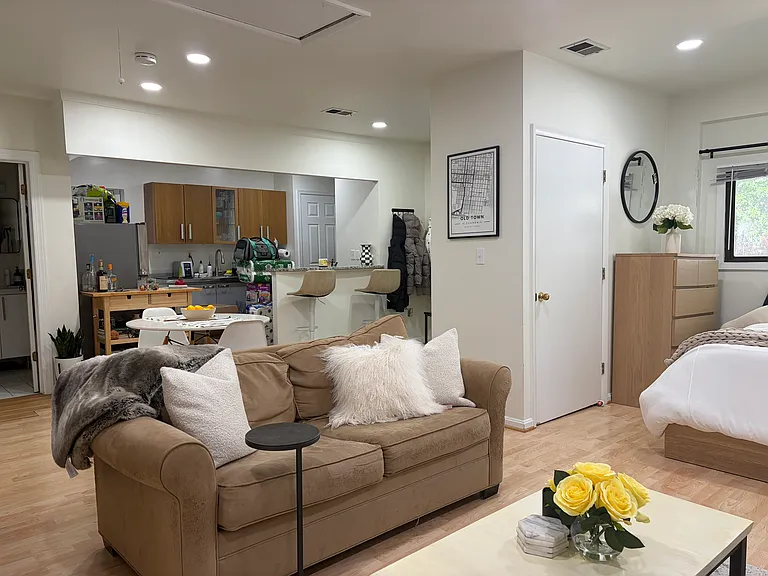 101 Harvard St #4 — Photo 7