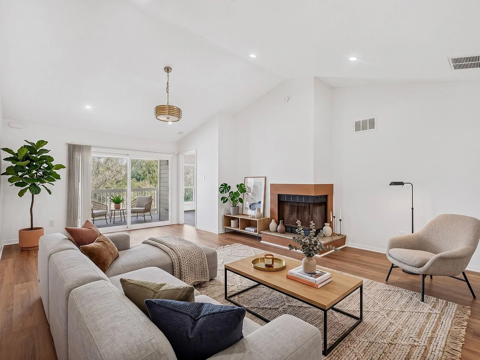 2 bed, 2.0 bath, 1060 sqft, $1,700 — Photo 1
