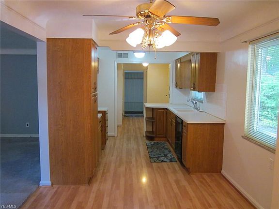 4th image of 22955 Westwood Ave