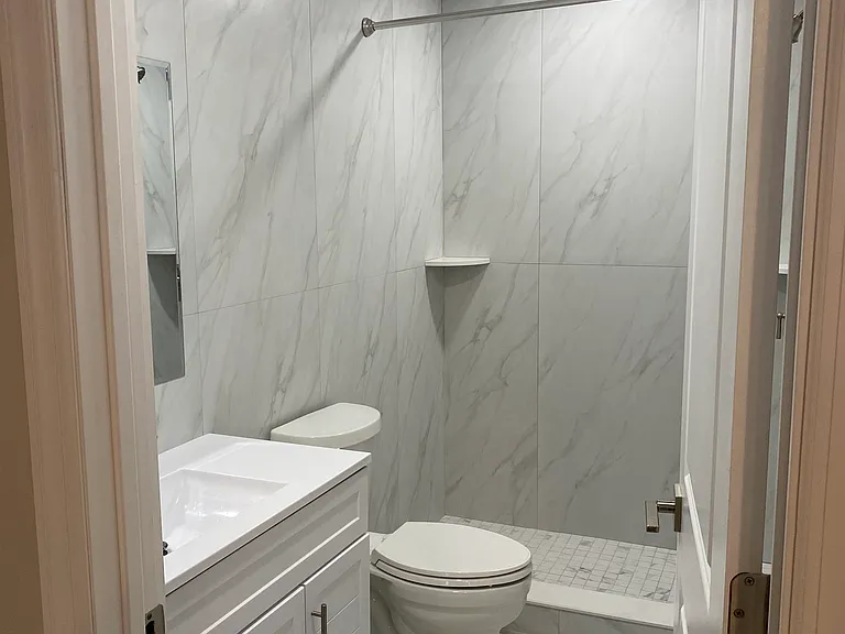 374 Hampton Pl — Photo 10