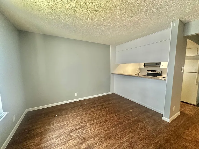2205 Muroc St #101 — Photo 3