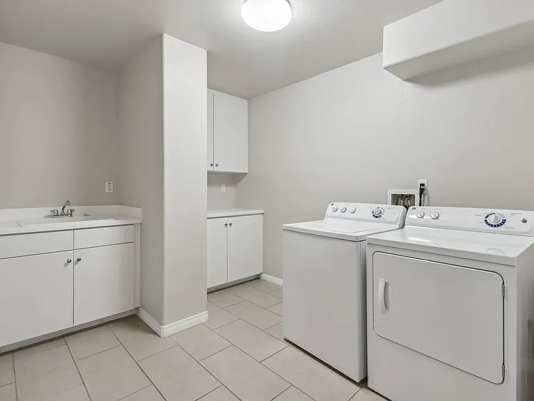 Costa Pointe Luxury 3-4 Bedroom Townhomes — Photo 76