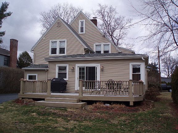 5th image of 653 Logan St