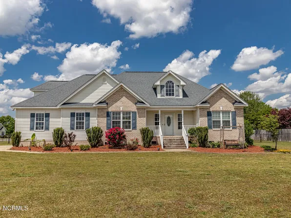 201 Willowbrook Drive, Pikeville, NC 27863