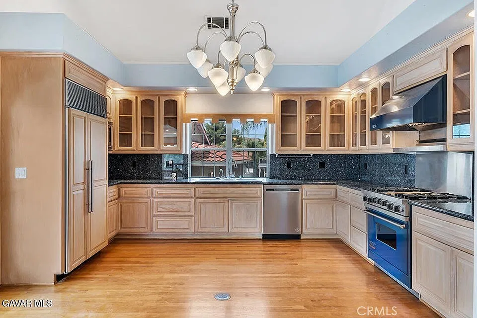 3 bed, 2450 sqft, $3,500 — Photo 3