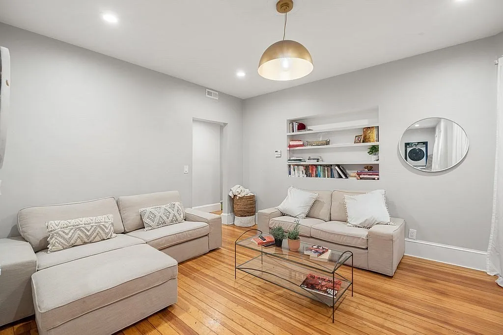 3 bed, 1400 sqft, $3,300 — Photo 3