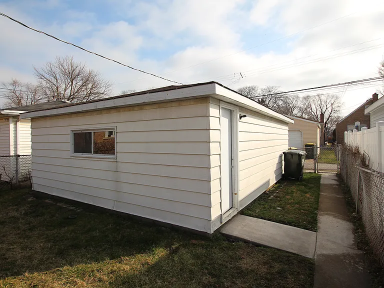 8117 S Michigan Ave — Photo 13