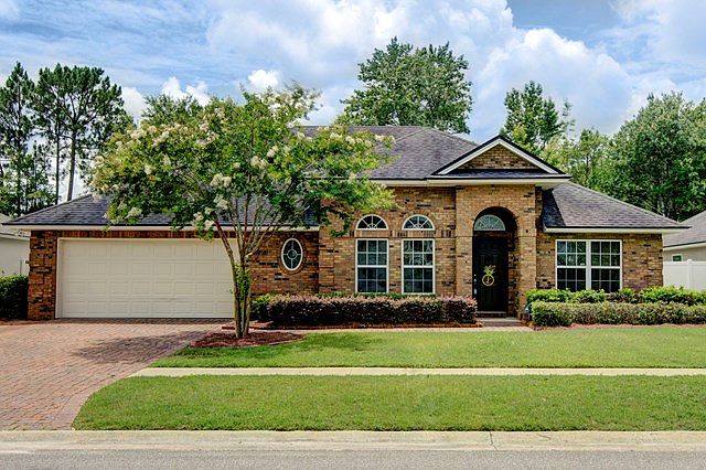 1st image of 200 Majestic Oaks Dr