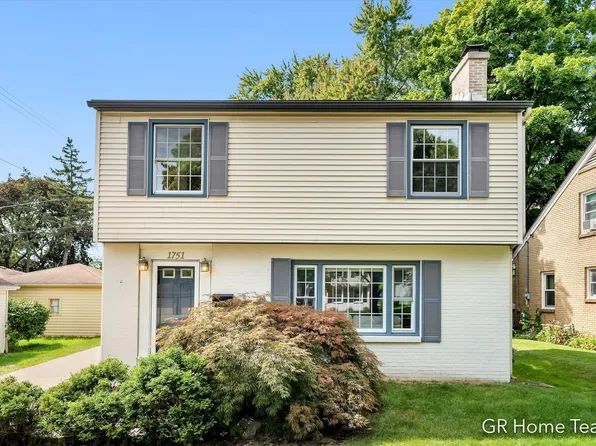 1751 Lotus Ave SE, Grand Rapids, MI 49506