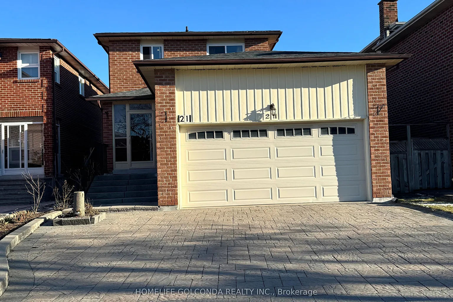 21 Belvedere Cres photo 1
