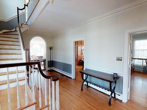 5th image of 214 Oakdale St