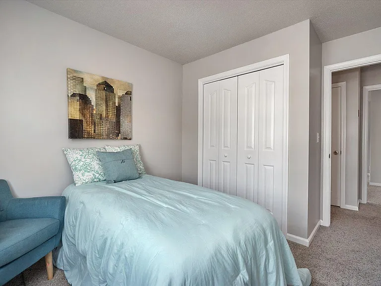 6226 Oakglen Dr — Photo 25