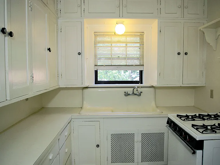 2530 Kendall Ave — Photo 13
