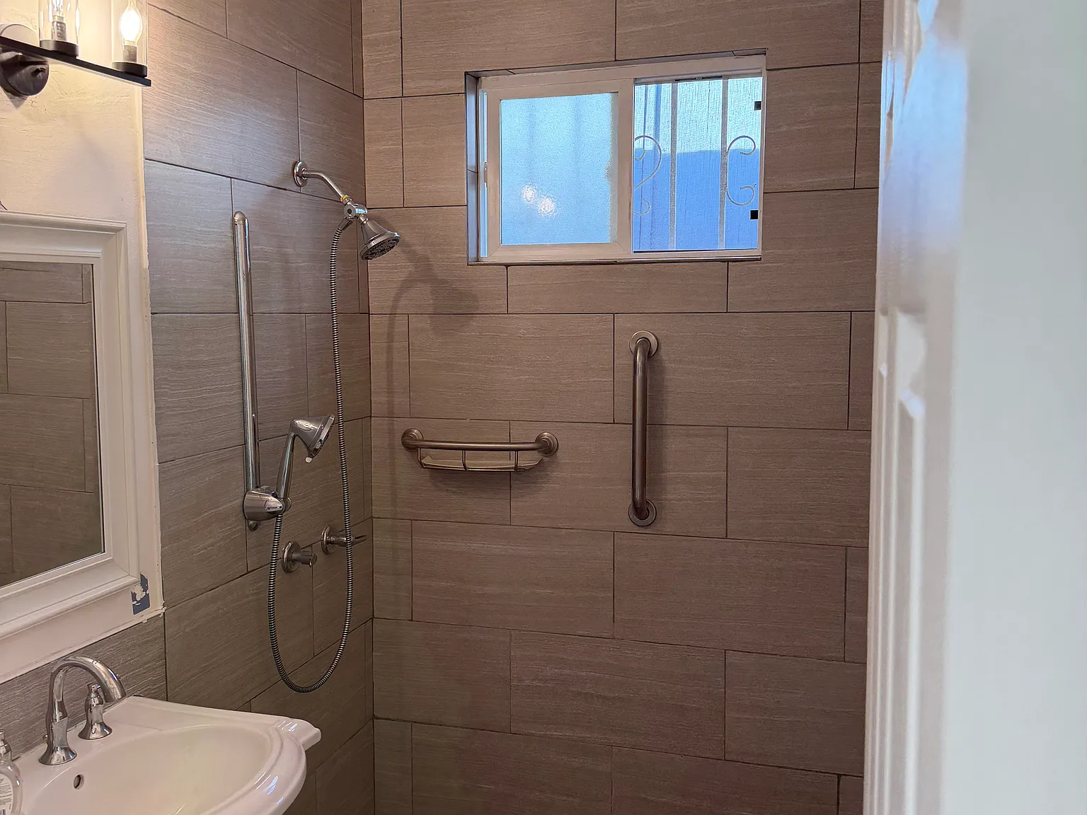 3 bed, 1008 sqft, $1,600 — Photo 4