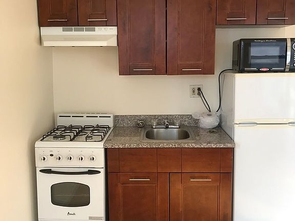 3rd image of 151 E 110th St APT 4A