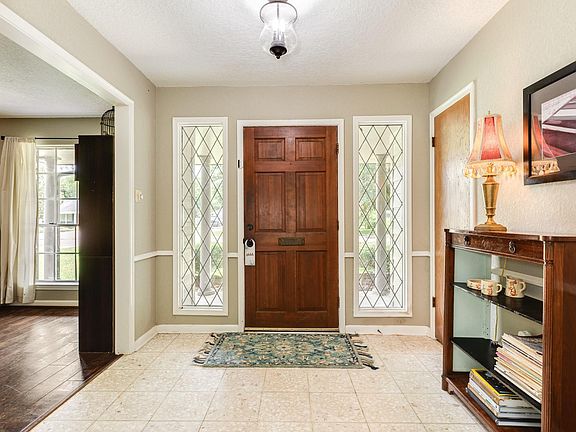 4th image of 320 Linden Ln