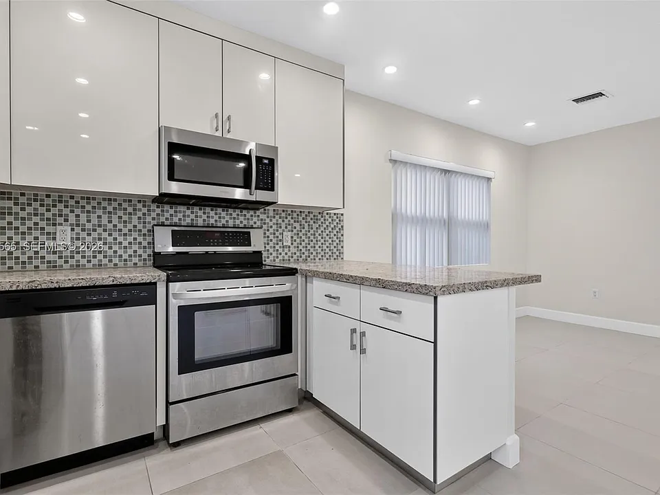 12800 NE 11th Ave #3