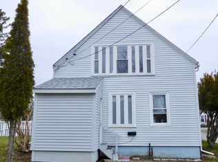 2 Willow St, Eastport, ME 04631