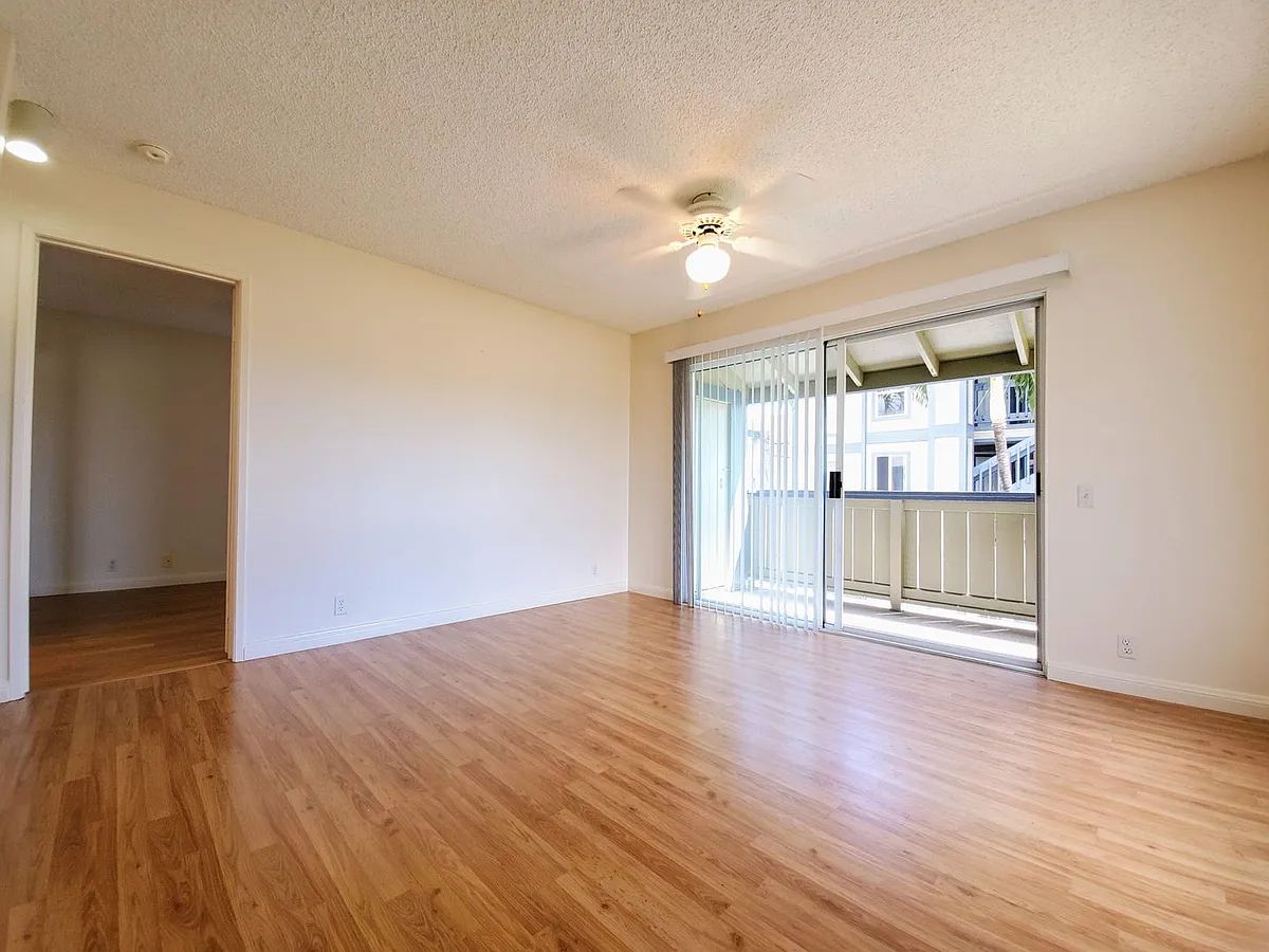 Building Photo - 91-261 Hanapouli Cir #17R