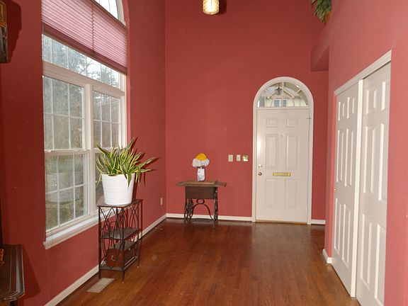 2nd image of 3684 Grovedale Pl