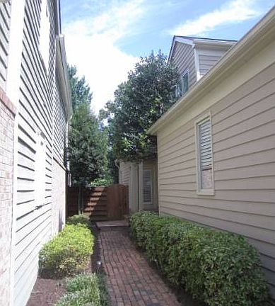 3rd image of 3112 Elmendorf Dr