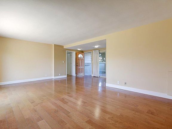 5th image of 301 Moreton Bay Ln Unit 2