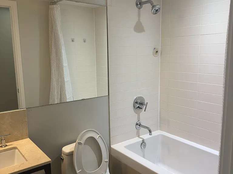 42 Charles St E #1907 — Photo 6