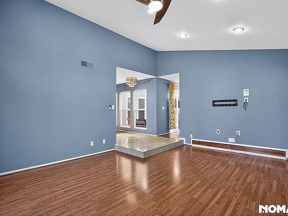 5th image of 23119 Valerio St