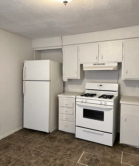 105 Morrill Ave — Photo 1