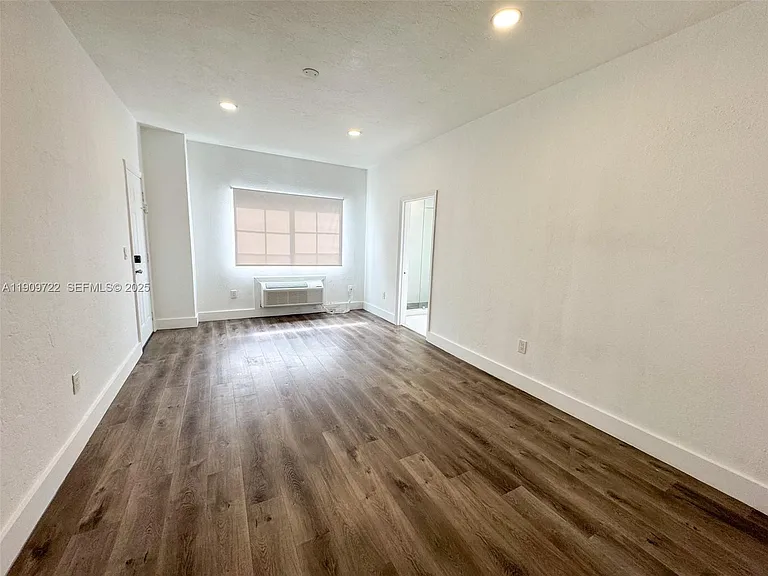 8415 Harding Ave #5 — Photo 19
