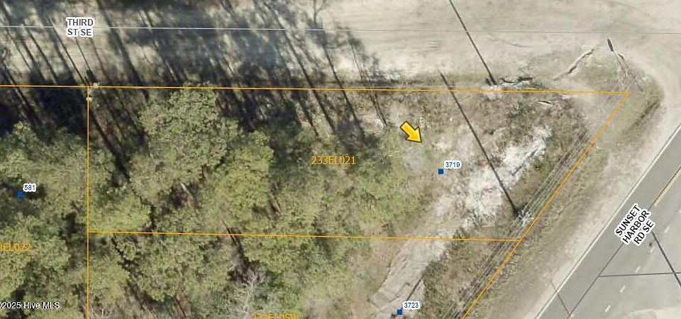 2nd image of 3719 Sunset Harbor Road SE