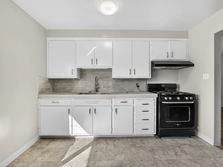 1624 T St #5 — Photo 5