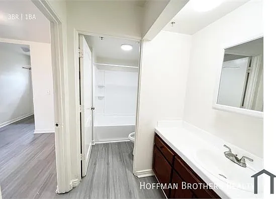 2637 S Manhattan Pl #7 — Photo 4